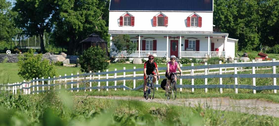 Vélo sur le Chemin du Roy | Crédit :  Mathieu Lamarre