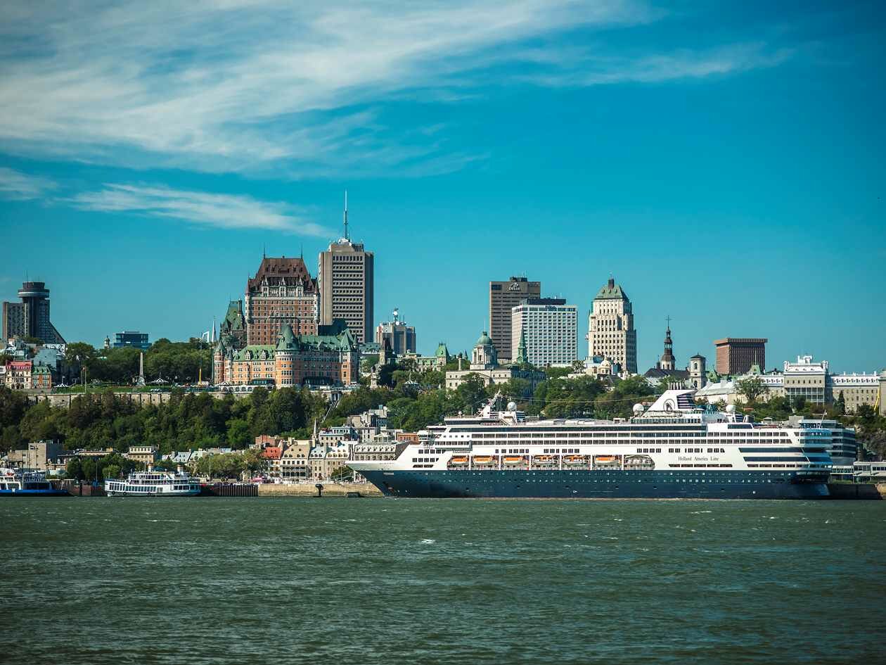 Bateau accosté à Québec | Crédit : Pierre Ménard